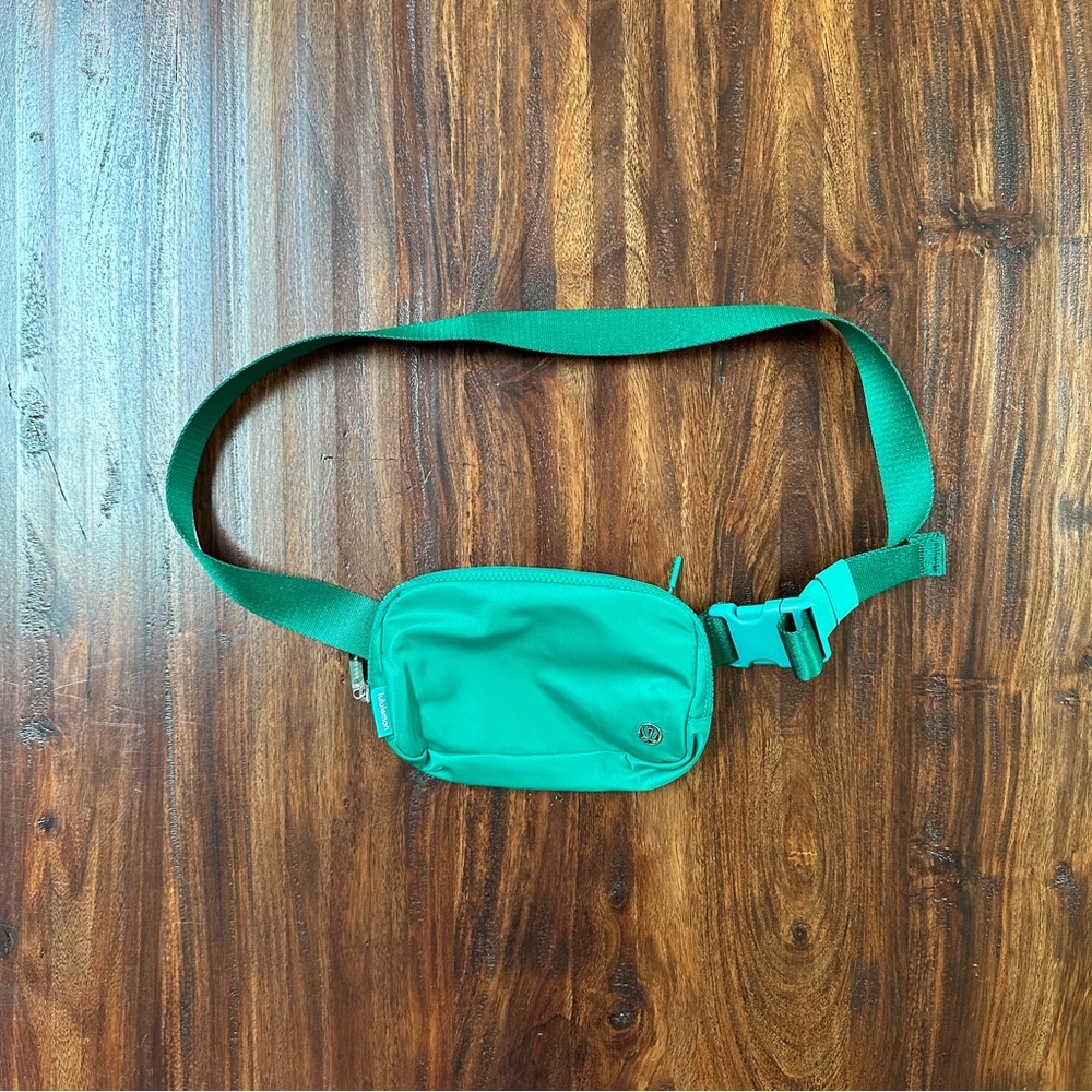 Lululemon Everywhere Belt Bag